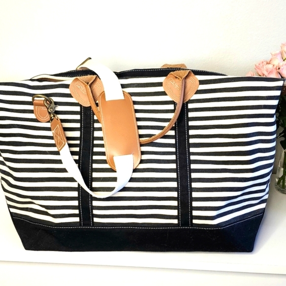 Handbags - ‼️Sale‼️High Quality 20 Oz Bag With Leather Elements FAST SHIPPING 📦